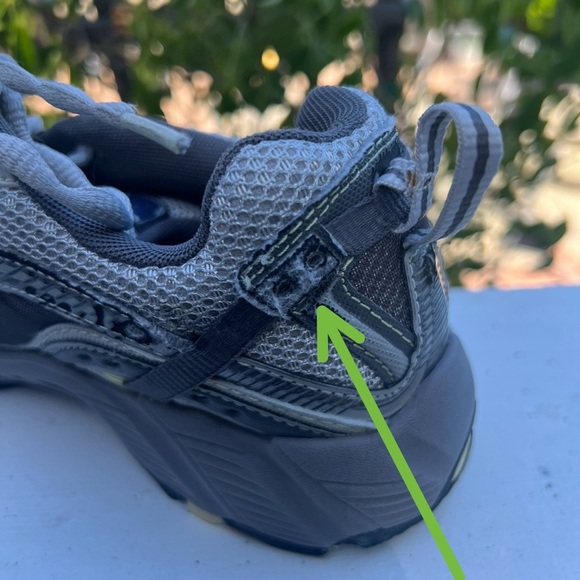 New Balance Gray Athletic Trail Running Shoes Women's Color Gray Sz 6 - Picture 12 of 15